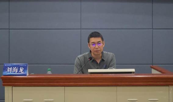 刘海龙作讲座  杨淑杰 摄